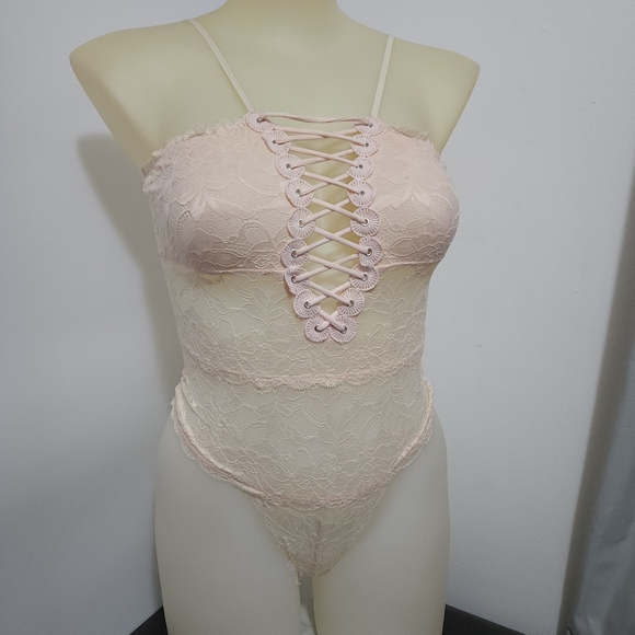 NWOT Aus L Guess Pink Cream Lace Lace Up Bodysuit - Picture 4 of 13